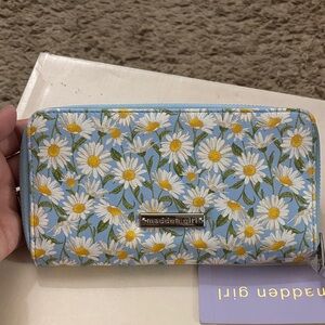 Madden Girl Light Blue Daisy Wallet